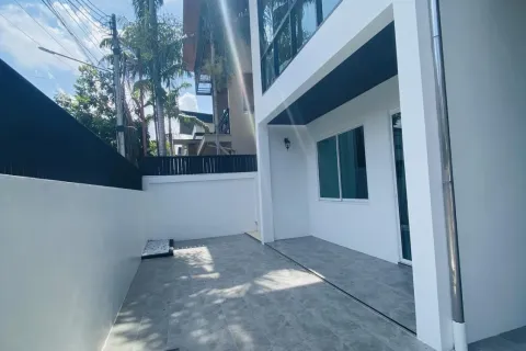Casa de 4 dormitorios en Pattaya, Tailandia № 155632 - foto 8