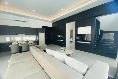 Casa de 4 dormitorios en Pattaya, Tailandia № 155632 - foto 12