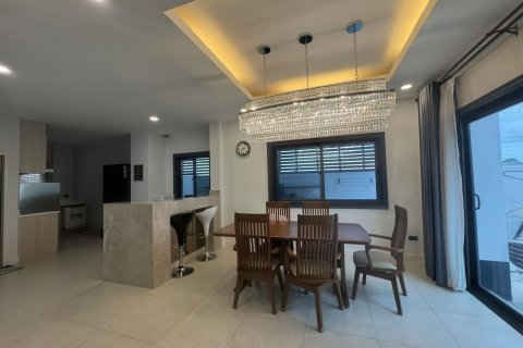 Casa de 3 dormitorios en Pattaya, Tailandia № 155634 - foto 6