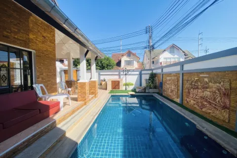 Casa de 5 dormitorios en Pattaya, Tailandia № 155631 - foto 4