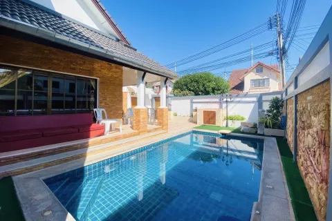 Casa de 5 dormitorios en Pattaya, Tailandia № 155631 - foto 3