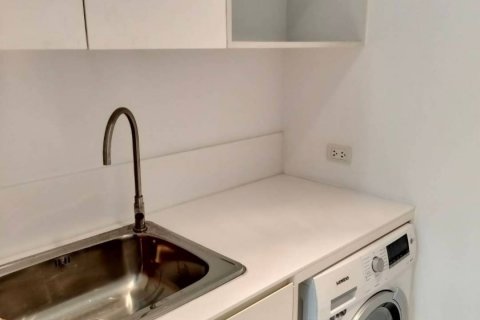 Condominio de 2 dormitorios en Pathum Wan, Bangkok, Tailandia № 133632 - foto 10