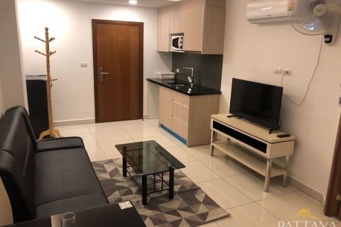 Condominio de 1 dormitorio en Jomtien Beach, Pattaya, Tailandia № 204250 - foto 2