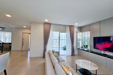 House in Bangkok, Thailand 3 bedrooms № 190308 - photo 2