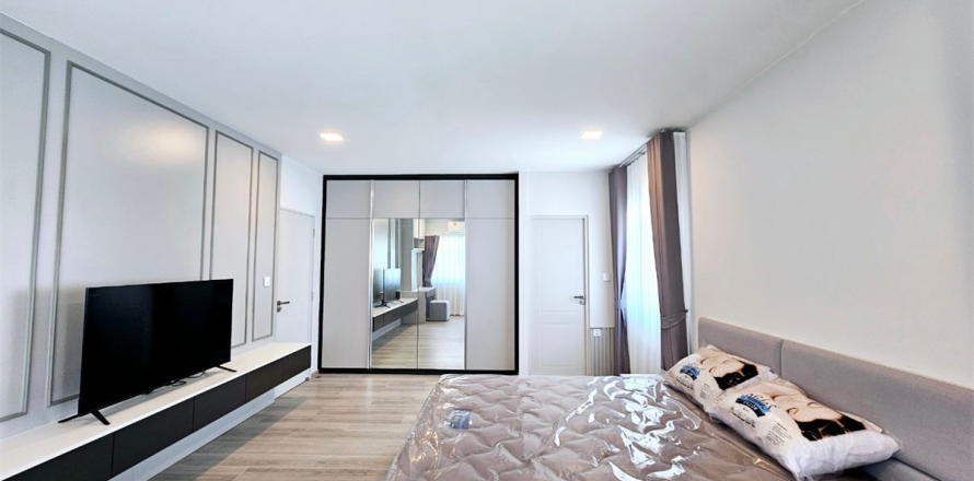 House in Bangkok, Thailand 3 bedrooms № 190308
