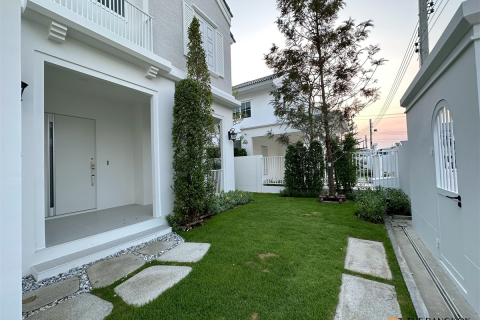 House in Bangkok, Thailand 3 bedrooms № 190308 - photo 4