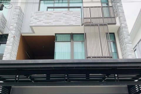Reihenhaus in Samut Prakan, Thailand 3 Schlafzimmer № 114076