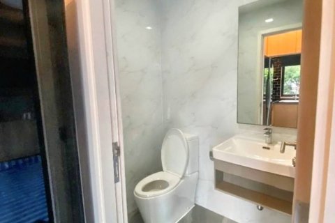 Adosado de 3 dormitorios en Bangkok, Tailandia № 114071 - foto 7