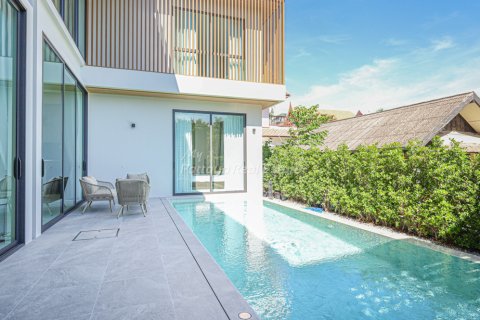 Casa de 4 dormitorios en Pattaya, Tailandia № 194504 - foto 2
