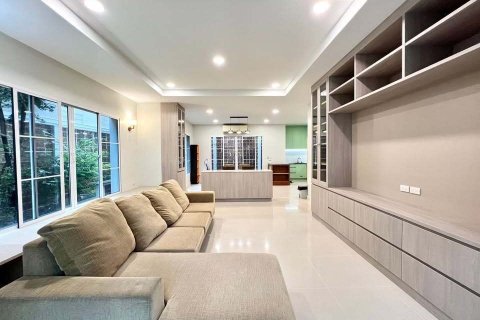Casa de 3 dormitorios en Chatuchak, Bangkok, Tailandia № 167455 - foto 2