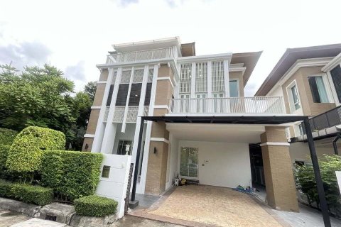 Casa de 3 dormitorios en Chatuchak, Bangkok, Tailandia № 167455