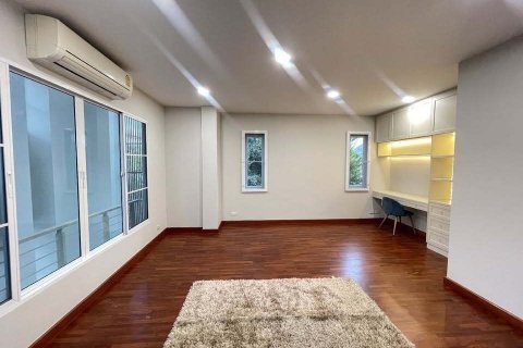 Casa de 3 dormitorios en Chatuchak, Bangkok, Tailandia № 167455 - foto 10