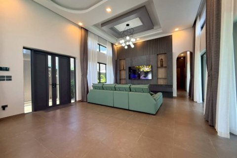 Chalet de 3 dormitorios en Pattaya, Tailandia № 172645 - foto 5