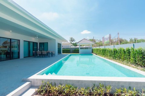 Chalet de 3 dormitorios en Hua Hin, Tailandia № 172640 - foto 2