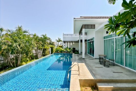 Chalet de 3 dormitorios en Hua Hin, Tailandia № 172641 - foto 2