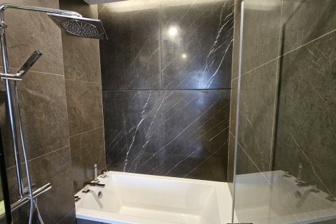 Condo in Watthana, Bangkok, Thailand, 1 bedroom  № 201154 - photo 2
