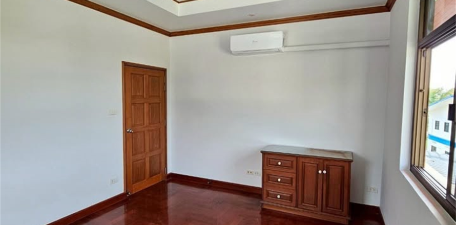 Casa de 7 dormitorios en Bangkok, Tailandia № 189174
