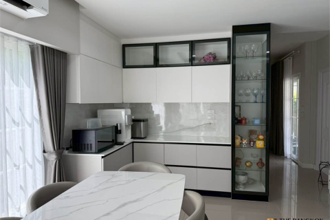 Haus in Bangkok, Thailand 4 Schlafzimmer № 189173 - Foto 9