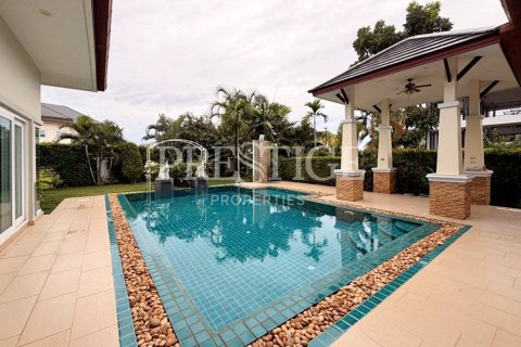 Casa de 3 dormitorios en Pattaya, Tailandia № 202386 - foto 16