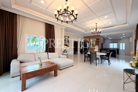 Casa de 3 dormitorios en Pattaya, Tailandia № 202386 - foto 3