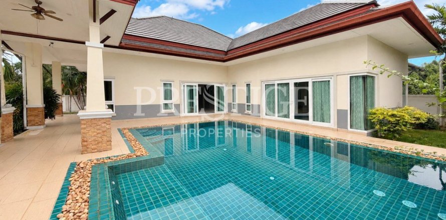 Casa de 3 dormitorios en Pattaya, Tailandia № 202386