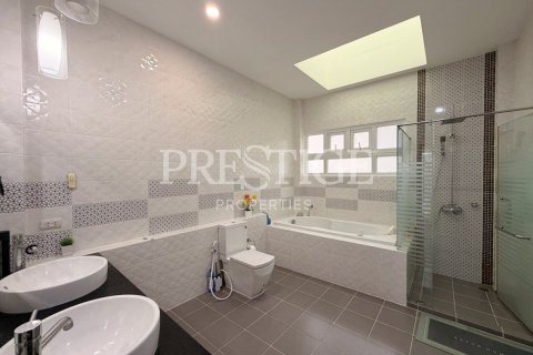 Casa de 3 dormitorios en Pattaya, Tailandia № 202386 - foto 10
