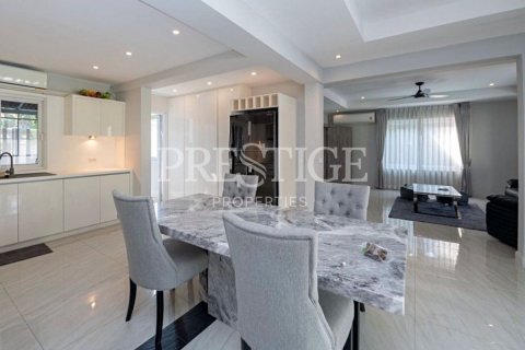 Casa de 3 dormitorios en Pattaya, Tailandia № 202387 - foto 4