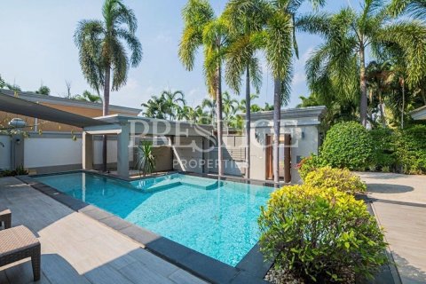 Casa de 3 dormitorios en Pattaya, Tailandia № 202387 - foto 15
