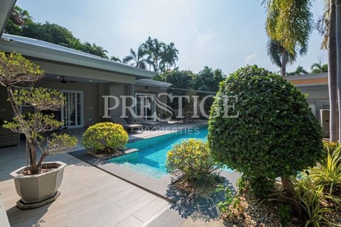 Casa de 3 dormitorios en Pattaya, Tailandia № 202387 - foto 17