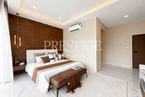 Casa de 5 dormitorios en Pattaya, Tailandia № 202389 - foto 12