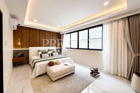 Casa de 5 dormitorios en Pattaya, Tailandia № 202389 - foto 15