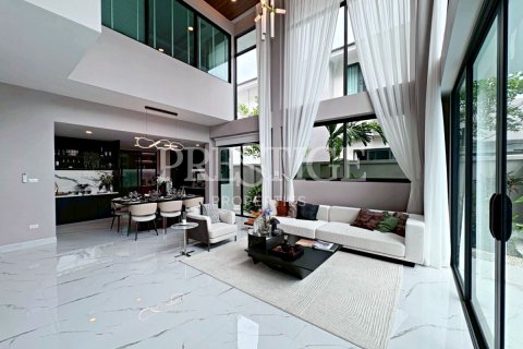 Casa de 5 dormitorios en Pattaya, Tailandia № 202389 - foto 3