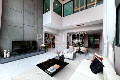 Casa de 5 dormitorios en Pattaya, Tailandia № 202389 - foto 4
