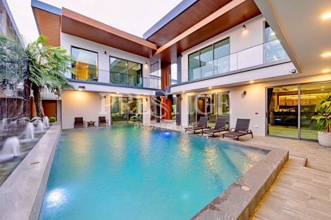 Casa de 6 dormitorios en Pattaya, Tailandia № 202390 - foto 2