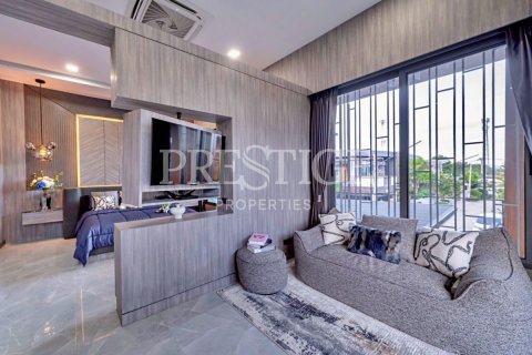 Casa de 6 dormitorios en Pattaya, Tailandia № 202390 - foto 18