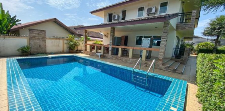 Chalet de 4 dormitorios en Pattaya, Tailandia № 203003