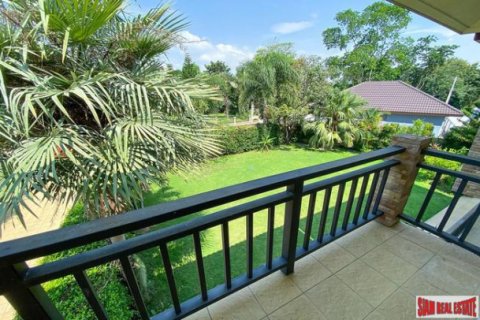 Chalet de 4 dormitorios en Pattaya, Tailandia № 203003 - foto 4