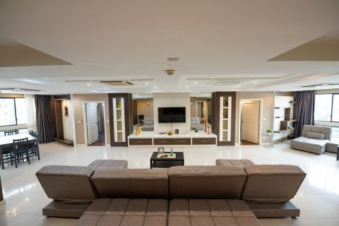 Condo in Bangkok, Thailand, 3 bedrooms  № 65633