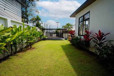 Chalet de 4 dormitorios en Surat Thani, Tailandia № 172985 - foto 7