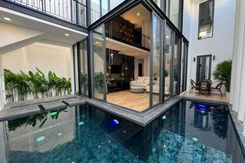 Chalet de 4 dormitorios en Pattaya, Tailandia № 172983