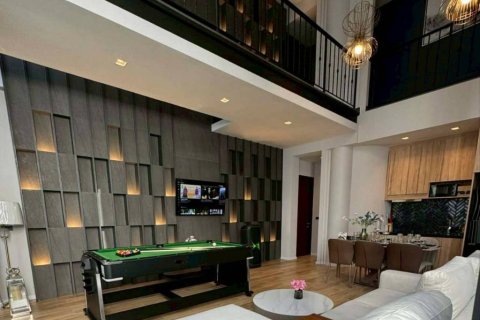 Chalet de 4 dormitorios en Pattaya, Tailandia № 172983 - foto 3