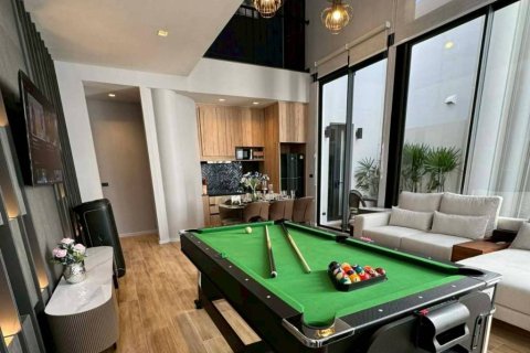 Chalet de 4 dormitorios en Pattaya, Tailandia № 172983 - foto 8