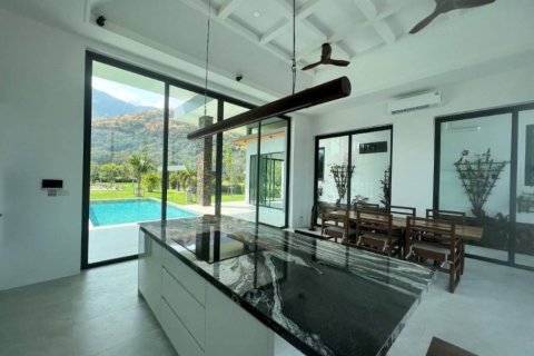 Chalet de 3 dormitorios en Prachuap Khiri Khan, Tailandia № 172987 - foto 3