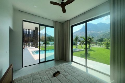 Chalet de 3 dormitorios en Prachuap Khiri Khan, Tailandia № 172987 - foto 10