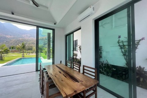 Chalet de 3 dormitorios en Prachuap Khiri Khan, Tailandia № 172987 - foto 5