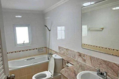 Casa de 4 dormitorios en Sattahip, Tailandia № 172984 - foto 10