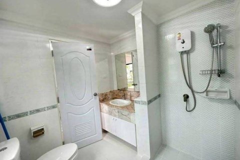 Casa de 4 dormitorios en Sattahip, Tailandia № 172984 - foto 9