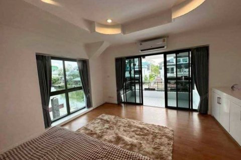 Casa de 4 dormitorios en Sattahip, Tailandia № 172984 - foto 7