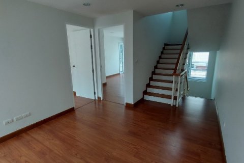 Townhouse in Bangkok, Thailand 3 bedrooms № 65963 - photo 11