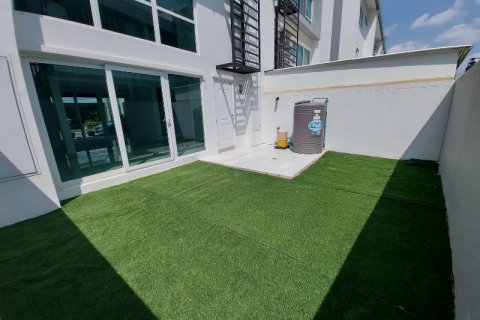 Townhouse in Bangkok, Thailand 3 bedrooms № 65963 - photo 9